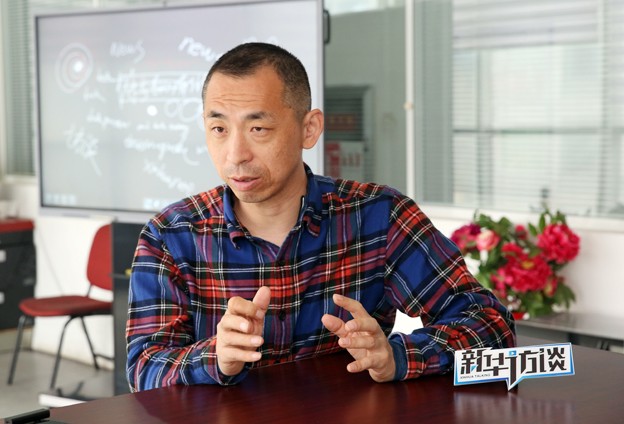 連光也無法逃逸出去，它肯定是黑色的