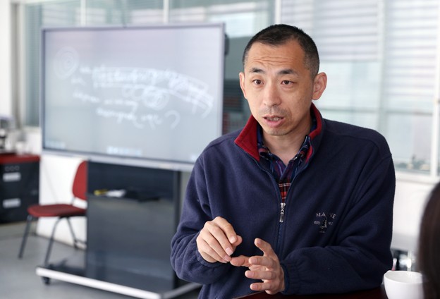 在黑洞的最中心，是平行宇宙的另外一個入口